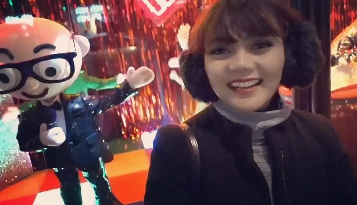 "Mengalami berbagai perasaan, membuatku semakin memiliki rasa peduli dan empati yang tinggi terhadap lingkungan dan manusia. #pengalamanku #prosesku #perjalananku," tulis Rina Nose pada 11 Desember silam. (Instagram/rinanose16)