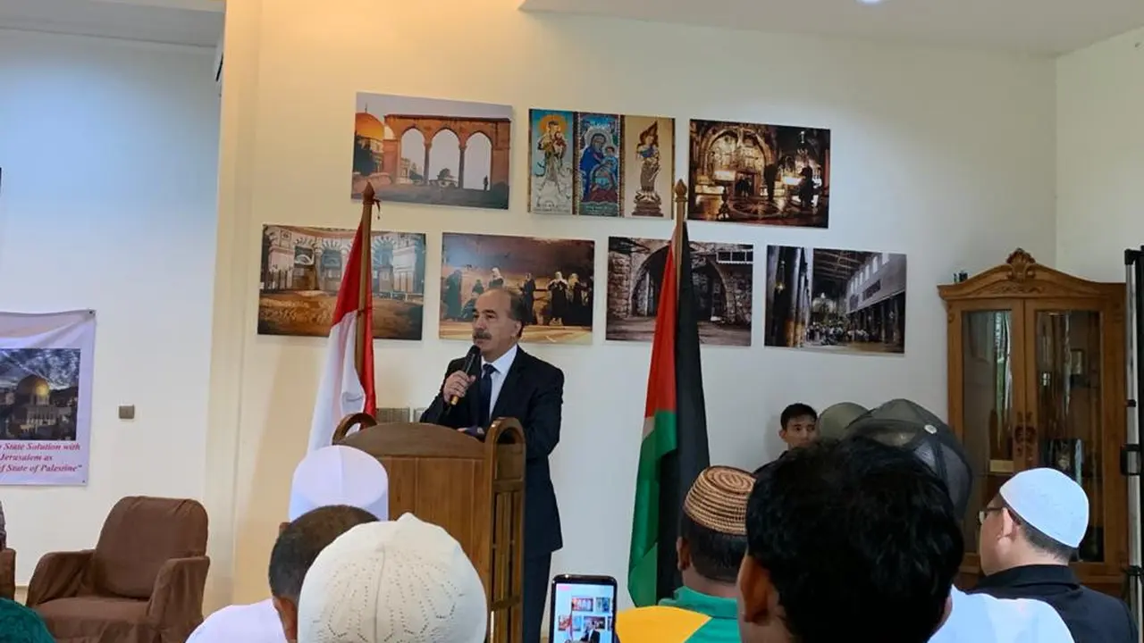 Taher Hamad, Wakil Duta Besar Palestina untuk Indonesia ketika menyampaikan pidato pembuka pada acara penolakan rencana perdamaian Timur Tengah pada Rabu (5/2).