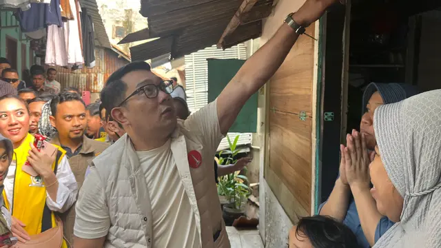 Calon Gubernur (Cagub) Jakarta Nomor Urut 01 Ridwan Kamil (RK) blusukan di Kelurahan Pancoran, Jalan Pancoran Barat IX, RT 008/03, Jakarta Selatan pada kampanye hari kedua, Kamis (26/9/2024) (Liputan6.com/Winda Nelfira)