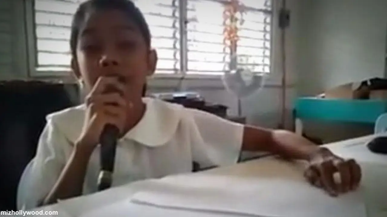 Gadis tunanetra yang menyanyikan Wrecking Balls. (Youtube)