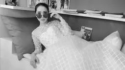 Meski ia sudah menginjak usia kepala 3 dan memiliki satu anak, pesona Jill Gladys masih keren bak remaja. Cantik secara alami, Jill Gladys sering digaet sebagai model.  (Liputan6.com/IG/@jill_gladys_)