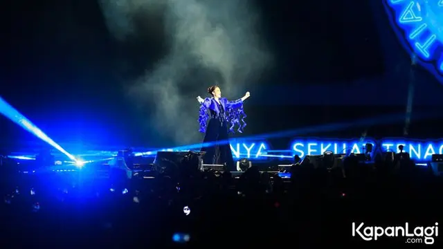 7 Potret Raisa Sukses Gelar Konser di SUGBK, Jadi Penyanyi Solo Wanita Pertama