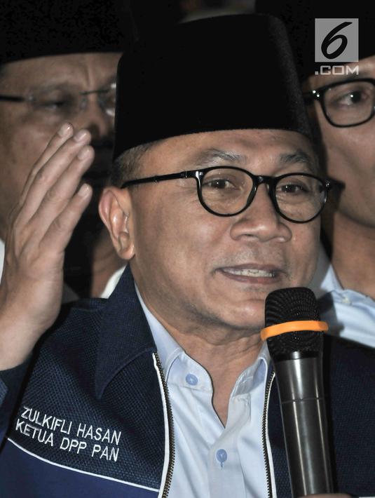 Ketua Umum DPP PAN, Zulkifli Hasan memberikan keterangan pers saat deklarasi capres-cawapres Prabowo-Sandiaga di Kertanegara, Jakarta, Kamis (9/8). Koalisi Gerindra, PAN dan PKS membawa Prabowo-Sandiaga ke Pilpres 2019. (Merdeka.com/Iqbal S Nugroho)