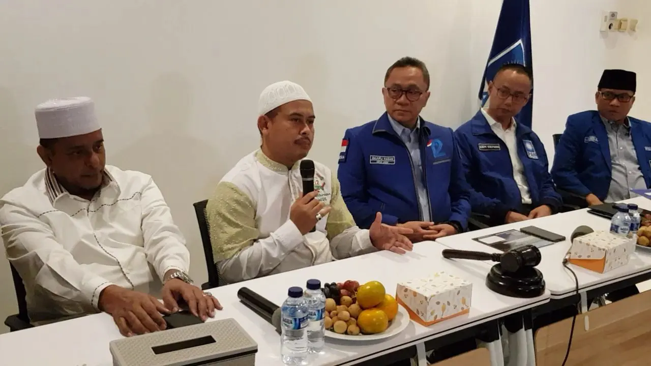 Ketua Persaudaraan Alumni 212 Slamet Ma'arif dan pimpinan Partai Amanat Nasional (PAN)