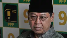 Ketum PPP versi Muktamar Jakarta, Djan Faridz ketika konferensi pers terkait keputusan PTUN di DPP PPP, Minggu (9/11/2014). (Liputan6.com/Miftahul Hayat)
