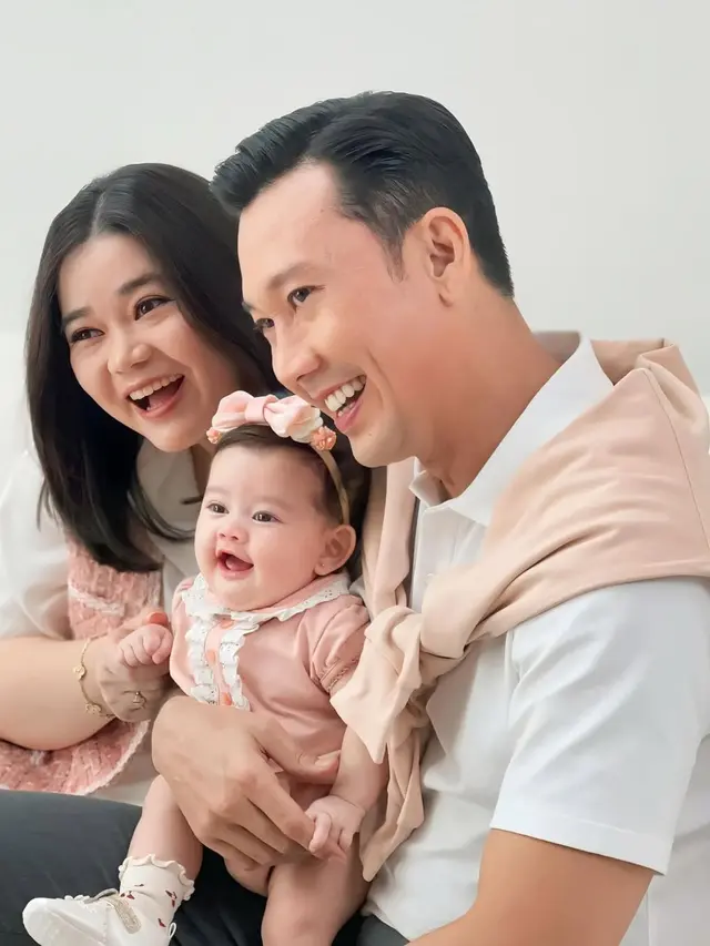 7 Artis Pria Ini Jadi Ayah Pertama Kali di Tahun 2024, Telaten Momong Buah Hati