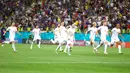 Para pemain Swiss merayakan kemenangan atas Prancis pada akhir pertandingan babak 16 besar Euro 2020 di Stadion National Arena, Bucharest, Rumania, Selasa (29/6/2021). Swiss menyingkirkan Prancis usai menang 5-4 (3-3). (Marko Djurica/Pool Photo via AP)