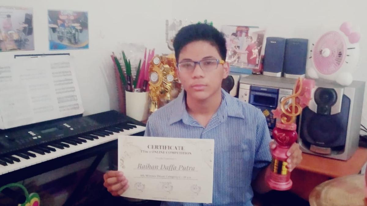 Disabilitas Bukan Halangan bagi Daffa untuk Ibadah dan Bermain Musik ...