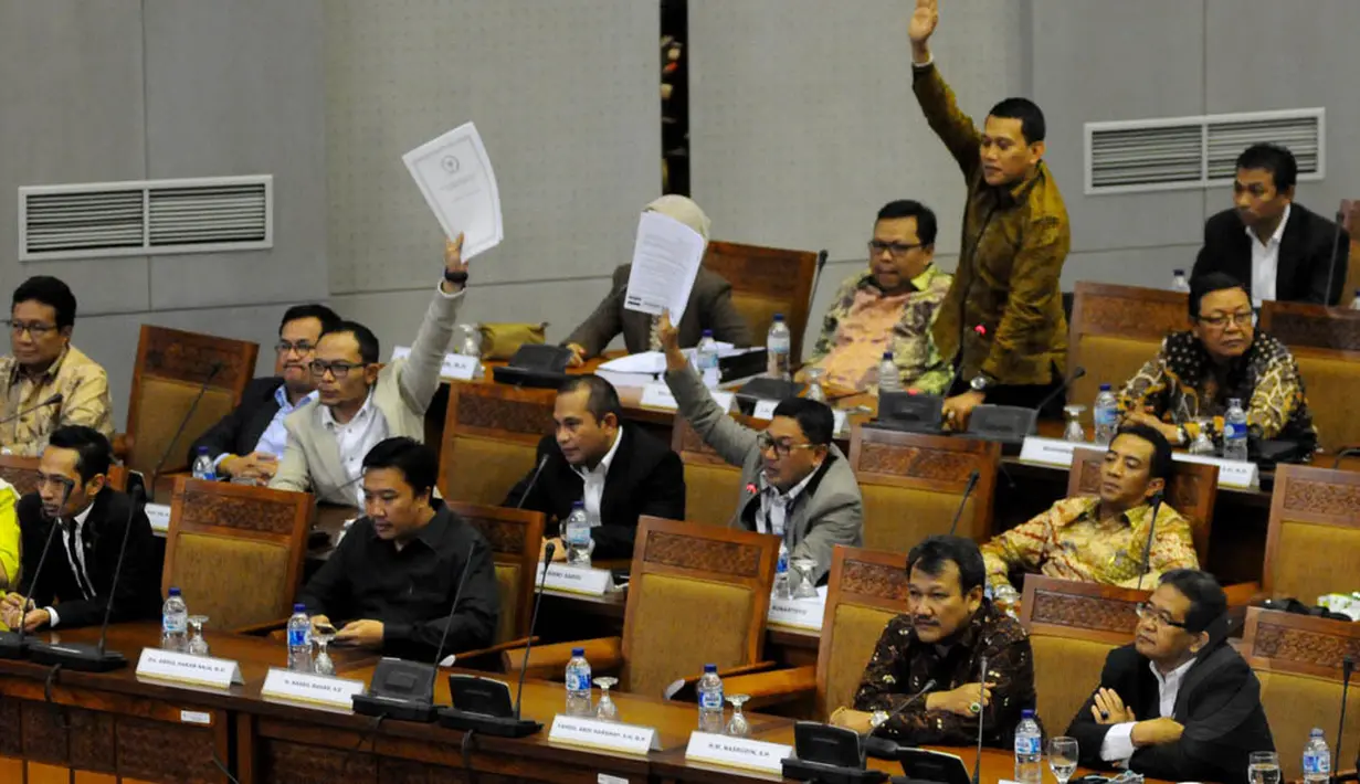 Rapat Paripurna Pengesahan RUU Pilkada dihujani interupsi para anggota DPR, Jakarta, (25/9/14). (Liputan6.com/Andrian M Tunay)