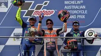 Valentino Rossi, Marc Marquez, dan Maverick Vinales bersaing di puncak klasemen MotoGP. (AFP/Peter Parks)