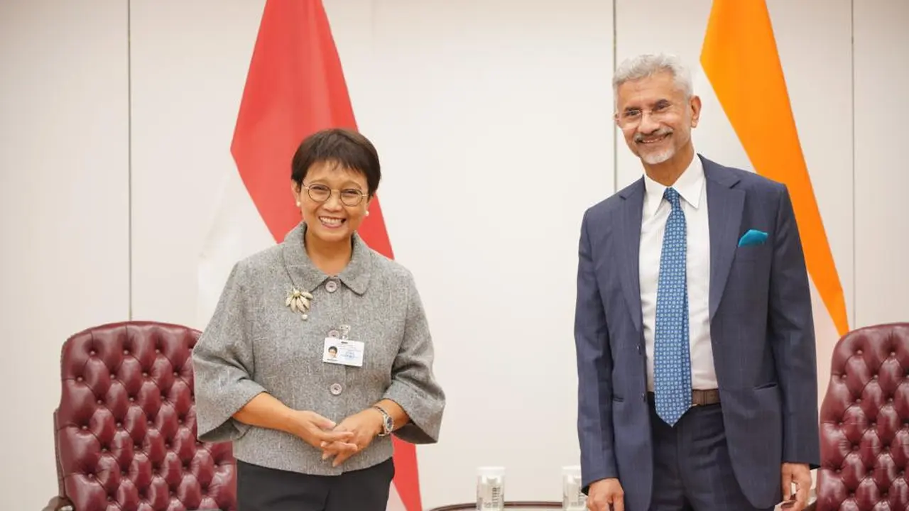 Menlu RI Retno Marsudi dan Menlu India Dr. S.Jaishankar melakukan diskusi bilateral di tengah Sidang Majelis Umum ke-77 PBB (19/9/2022). (Dok: Kemlu RI)