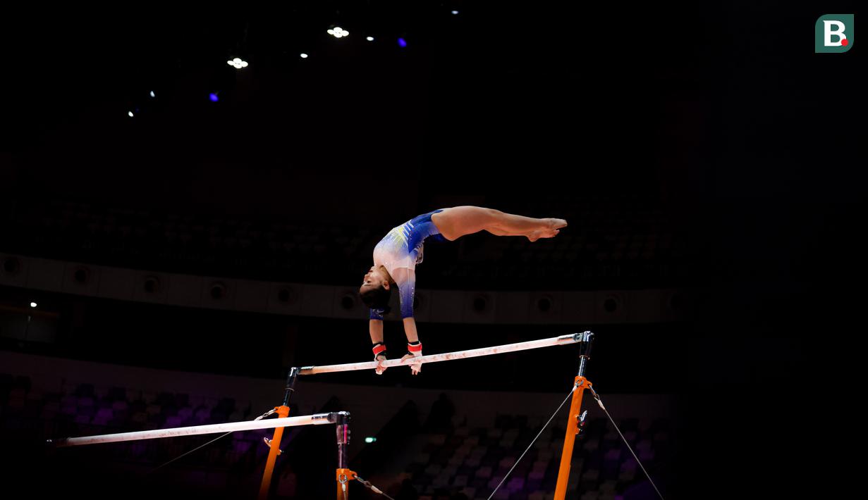 <p>Pesenam Korea Selatan, Shin Solyi pada nomor senam lantai dalam Kejuaraan Dunia Gimnastik 2025 di Indonesia Arena, Senayan, Jakarta, Senin (20/10/2025). (Bola.com/Bagaskara Lazuardi)</p>