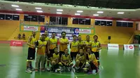 Tim bola basket Emtek berhasil mengalahkan Mahaka Media di GOR Soemantri Brodjonegoro, Kuningan, Jakarta, Jumat (12/5/2017). (Liputan6.com / Thomas)