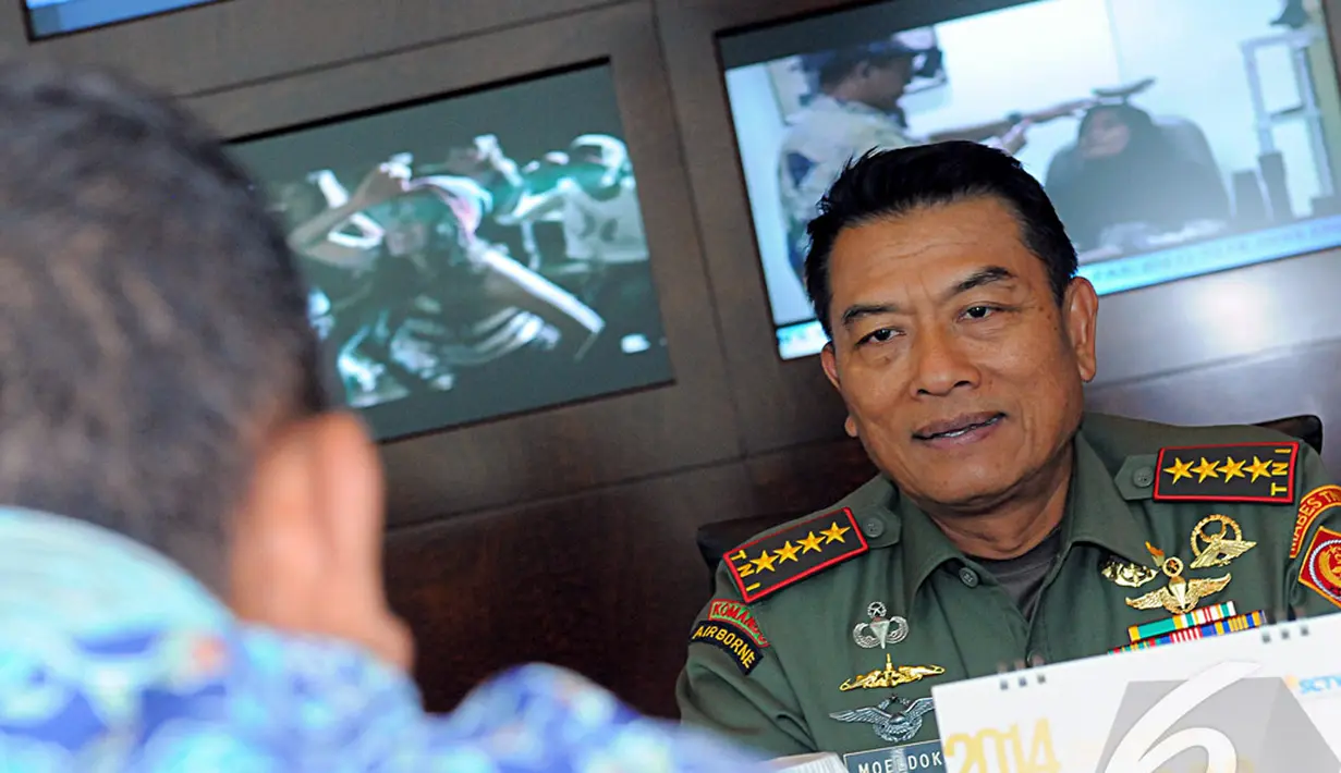 Panglima TNI Jenderal TNI Moeldoko mengatakan, masyarakat tidak was-was dalam pelantikan Joko Widodo dan Jusuf Kalla sebagai Presiden dan Wakil Presiden periode 2014-2019, Jakarta, Selasa (14/10/2014) (Liputan6.com/Faisal R Syam)