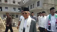 Cawapres Ma'ruf Amin saat mengunjungi dan memperkenalkan Ponpes An Nawawi kepada awak media. (Merdeka.com/Ahda)