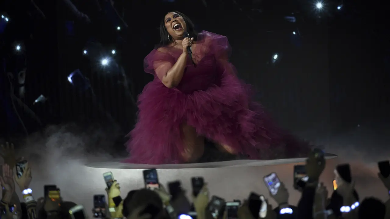 Taylor Swift hingga Camila Cabello Meriahkan Panggung AMA 2019