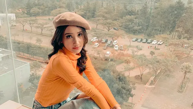 FOTO: Biasa Tampil Glamour Ini Gaya Kasual Bella Aprilia yang Tetap Curi Perhatian