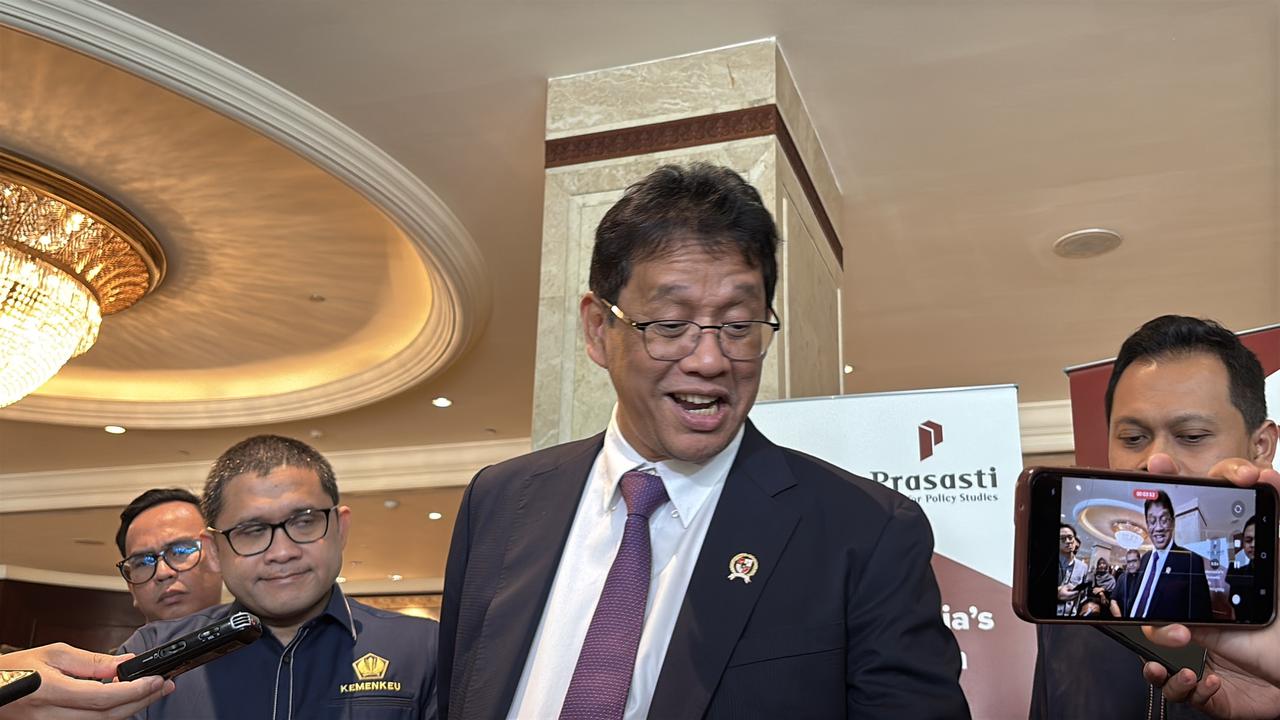 Menteri Keuangan (Menkeu) Purbaya Yudhi Sadewa usai menghadiri acara Prasasti Luncheon Talk, Rabu (8/10/2025). (Liputan6.com/Tira)