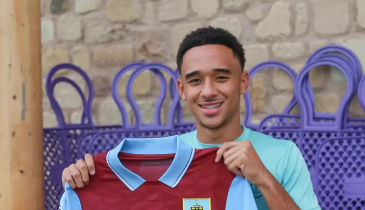 Namun, BBC menyebut gelandang muda asal Inggris itu digaet dengan biaya sekitar 12 juta euro. (FOTO: twitter.com/BurnleyOfficial)