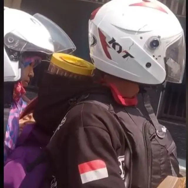 Keluarga Mudik Naik Motor, Cara Bawa Stoples Makanan Jadi Sorotan
