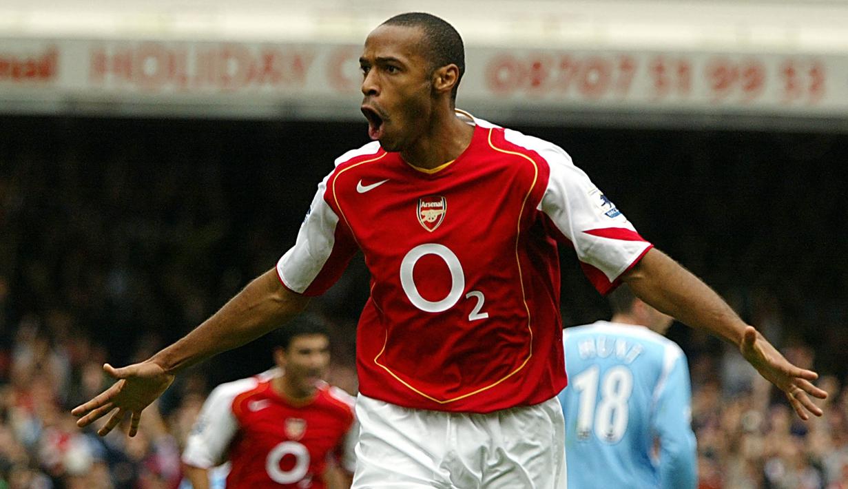 Thierry Henry. Striker yang kini berusia 44 tahun dan menjabat asisten pelatih di Timnas Belgia ini total telah mencetak 360 gol sepanjang kariernya di level klub sejak 1994. Ia total memperkuat 5 klub, termasuk Arsenal dan Barcelona hingga pensiun pada 2015 bersama Red Bulls. (AFP/Odd Andersen)