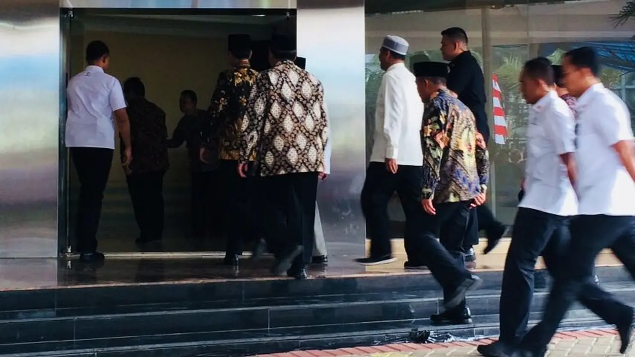 Jokowi Serahkan 2 Ekor Sapi Kurban ke PP Muhammadiyah