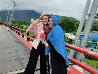 Jihan Audy kerap berbagi kebersamaannya dengan sang ibu di berbagai kesempatan. Bagi Jihan, restu dan doa sang ibu lah, ia bisa sesukses sekarang. (Liputan6.com/IG/@jihanaudy123_real)