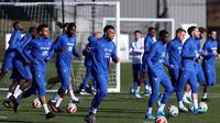 Pemain Timnas Prancis, Desire Doue, Marcus Thuram, Kylian Mbappe, Ousmane Dembele, Lucas Digne dan Rayan Cherki (kiri ke kanan) saat mengikuti sesi latihan di pusat pelatihan New England Revolution di Foxborough, Massachusetts, pada 25 Maret 202. Jelang perhelatan Piala Dunia 2026, Timnas Prancis bertemu Brasil di Stadion Gillette, Foxboro, Amerika Serikat. (Franck FIFE/AFP)