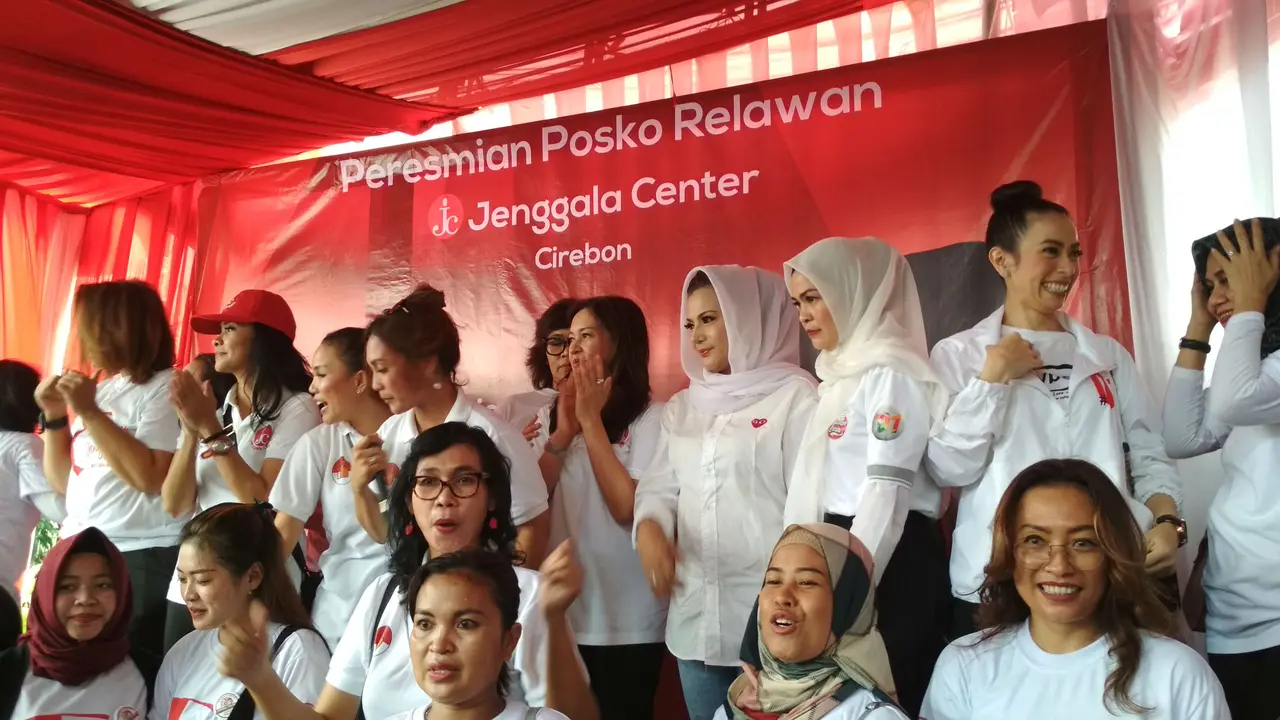 Cerita Emak-Emak dan Wanita Milenial Cirebon Blusukan ke Rumah Warga