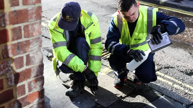 Dinding Bangunan di Pusat London Disemprot Cat Anti-Kencing, Pelajaran buat Yang Suka Pipis Sembarangan