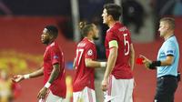 Pemain Manchester United, Fred, tampak kecewa usai ditaklukkan Paris Saint Germain (PSG) pada laga Liga Champions di Stadion Old Trafford, Kamis (3/12/2020). MU menyerah dengan skor 1-3. (AP/Dave Thompson)