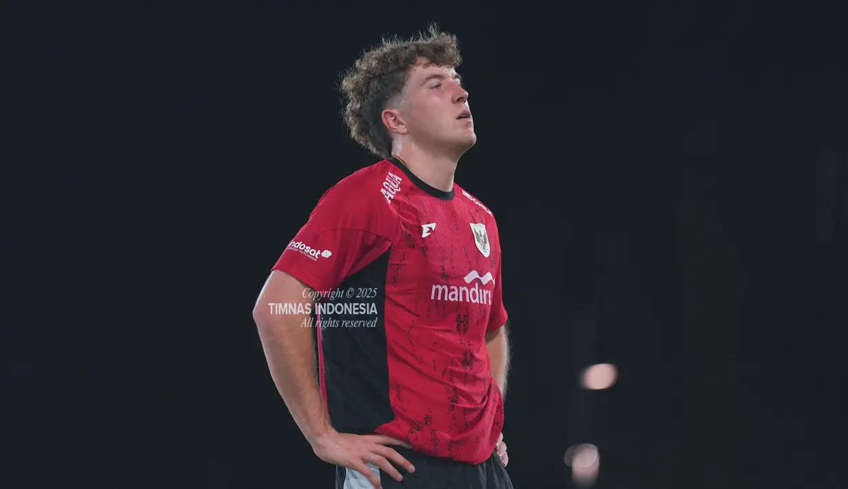 Pemain Timnas Indonesia, Ole Romeny, mengikuti sesi latihan pertama di lapangan latihan King Abdullah Sports City, Jeddah, pada Jumat (4/10/2025) malam waktu setempat. (Dok. Timnas Indonesia)