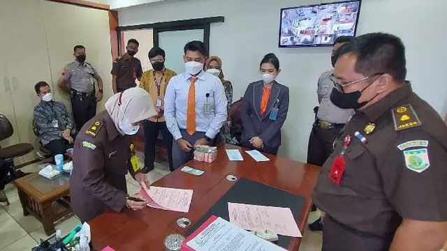 Kades Kesugihan Kidul, Cilacap, terdakwa korupsi dana desa (DD) mengembalikan uang negara ratusan juta rupiah