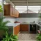 8 Inspirasi Dapur Belakang Semi Terbuka agar Tidak Panas dan Tetap Nyaman Sepanjang Hari