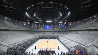 Suasana lapangan dan tribun penonton di Indonesia Arena, Senayan, Jakarta, Selasa (11/7/2023). Indonesia Arena ini akan menjadi salah satu venue Piala Dunia Bola Basket atau FIBA World Cup 2023. (Bola.com/M Iqbal Ichsan)