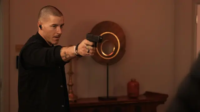Taz Skylar sebagai Noah dalam film Cleaner. (Foto: Dok. Qwerty Films/ Quiver Distribution/ IMDb)