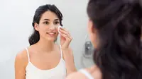 Pastikan tidak melakukan blunder atau kesalahan ketika membersihkan heavy makeup di wajah. Sekali ada masalah dengan kulit wajah, butuh waktu untuk mengatasinya.