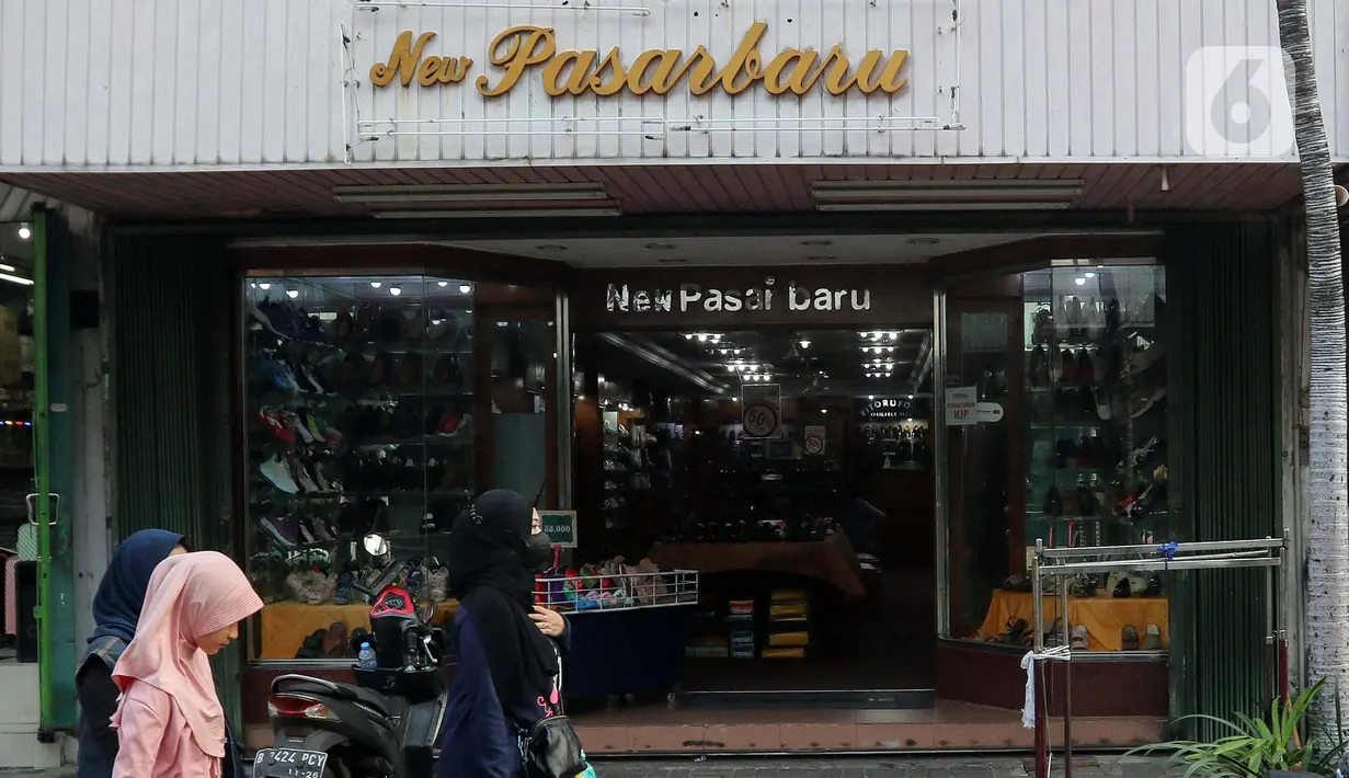 Lebih dari itu, revitalisasi ditujukan untuk mengembalikan kejayaan Pasar Baru sebagai salah satu lokasi wisata belanja di Jakarta. (Liputan6.com/Herman Zakharia)