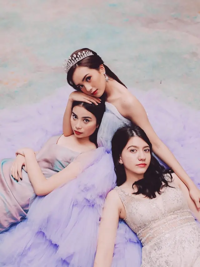 6 Potret Manis Acara Sweet 17 Beby Tsabina, Cantik dengan Nuansa Warna Ungu