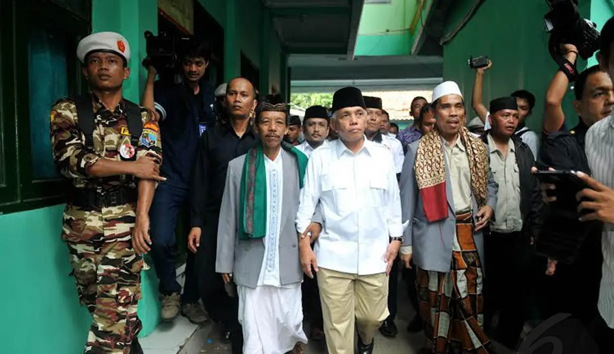 Hatta Radjasa melanjutkan blusukannya ke Pesantren Al Mubarok, Serang, Banten (Liputan6/Johan Tallo) 