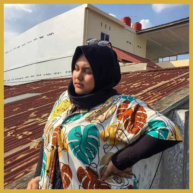 6 Potret Hayatul Ma'rifah, Wanita yang Disebut Kembaran Ivan Gunawan
