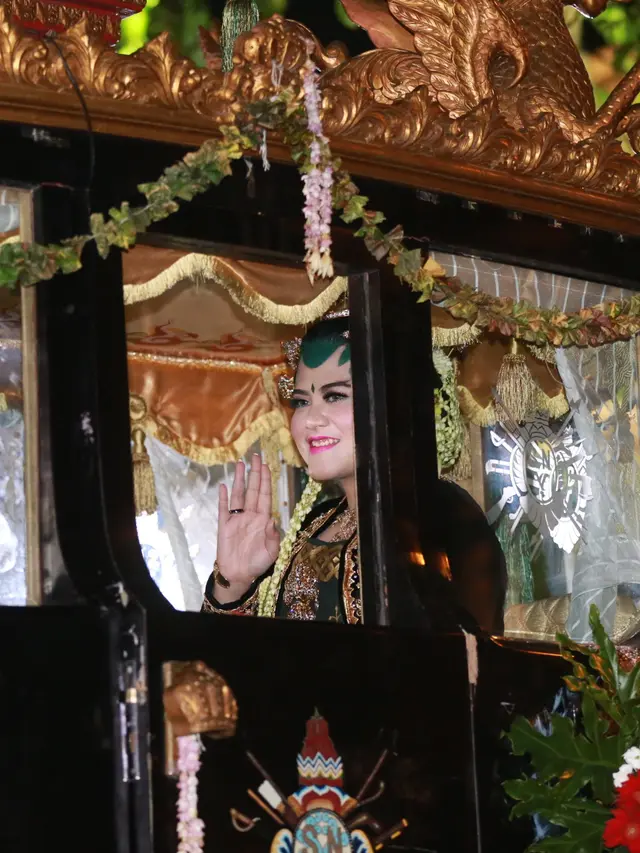 [Bintang] Kahiyang Ayu Kereta Kencana