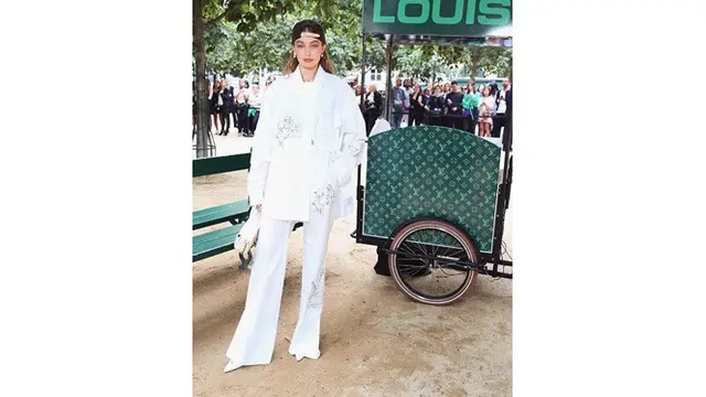 Pamer Keakraban Dengan Kris Wu, Ini 6 Potret Cantik Gigi Hadid