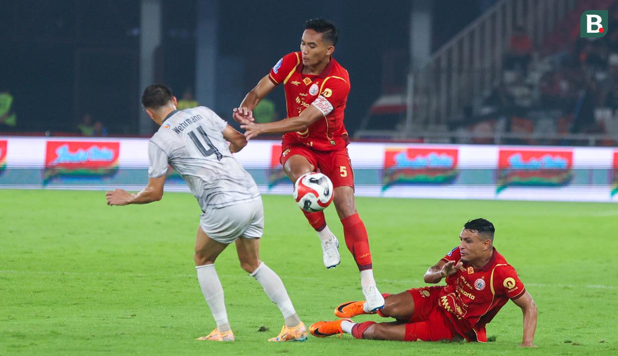 Kemenangan ini membuat Persija mengemas 38 poin dari 18 laga dan ada di posisi ketiga, memepet Persib Bandung yang ada di peringkat kedua. (Bola.com/M Iqbal Ichsan)