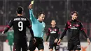 Striker AC Milan, Andre Silva, mendapat kartu kuning saat pertandingan melawan Rijeka pada laga Liga Europa di Stadion HNK Rijeka, Jumat (8/12/2017). AC Milan takluk 0-2 dari Rijeka. (AFP/Stringer)