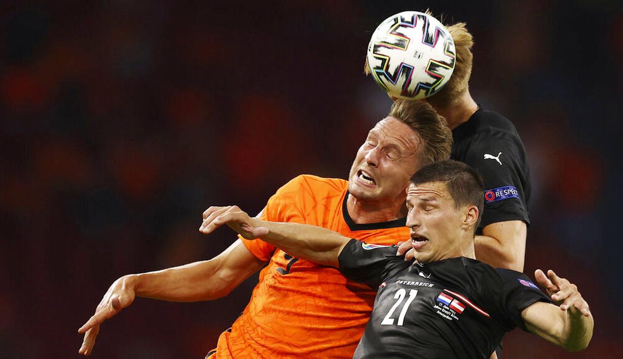 Untuk pertama kali dalam 13 tahun terakhir Belanda lolos ke-16 besar Euro setelah tersingkir pada fase grup Euro 2012 dan tidak lolos ke putaran final dalam edisi 2016 turnamen ini. (Dean Mouhtaropoulous/Pool via AP)