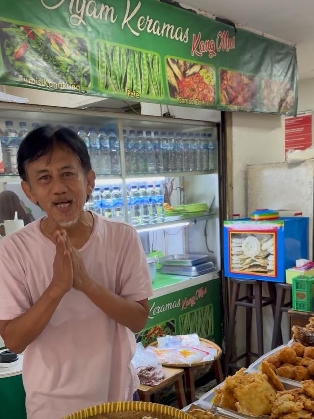 Epy Kusnandar jualan makanan di kantin apartemen (https://www.instagram.com/p/C2BWihlP0AN/)