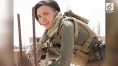 Awal mula karier keartisan aktris Hollywood ini adalah bermain sinetron di Indonesia pada tahun 2003.
