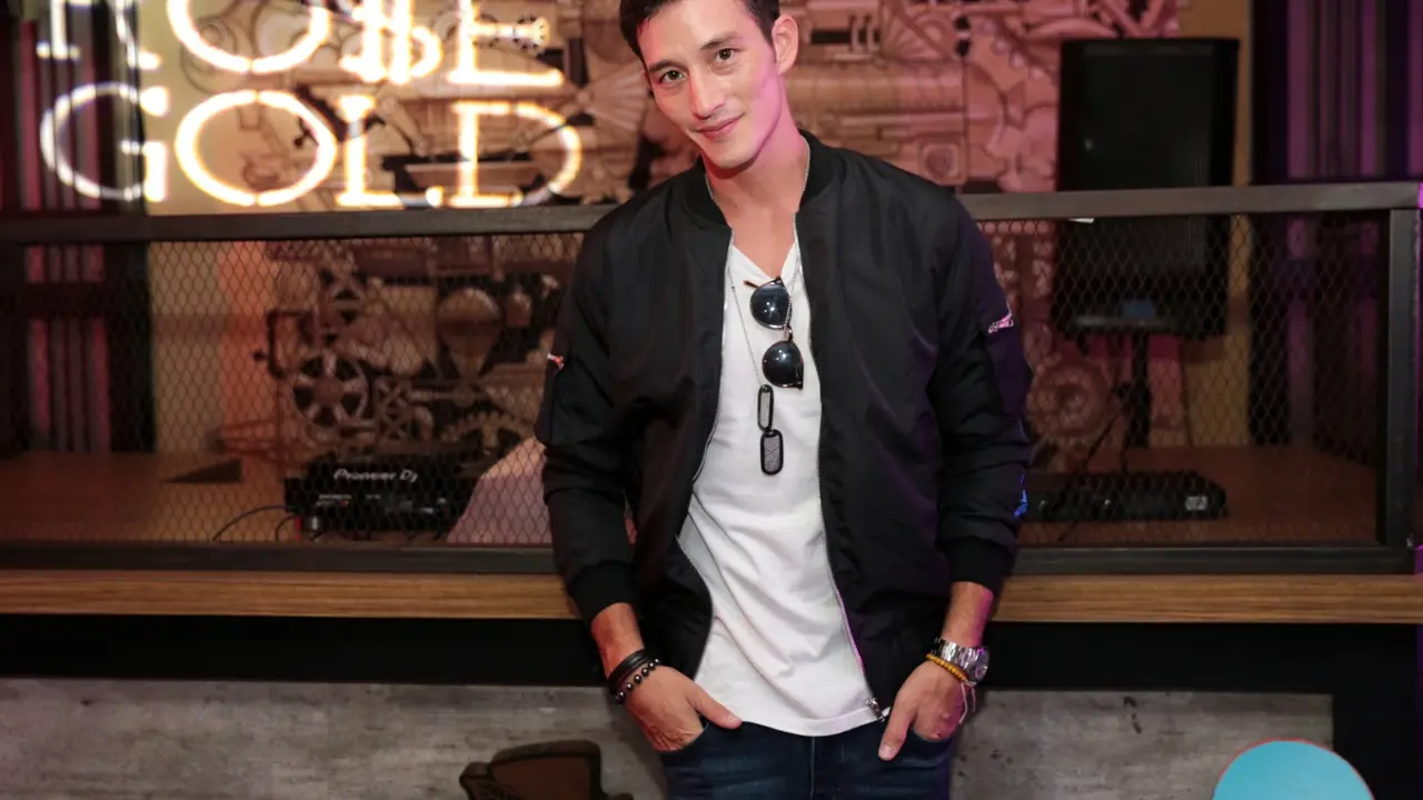 [Bintang] Mike Lewis