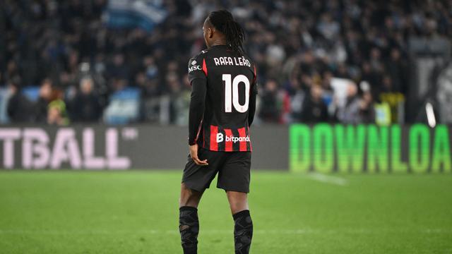 Foto: Momen Kesal Rafael Leao saat Digantikan oleh Massimiliano Allegri ketika AC Milan Kalah